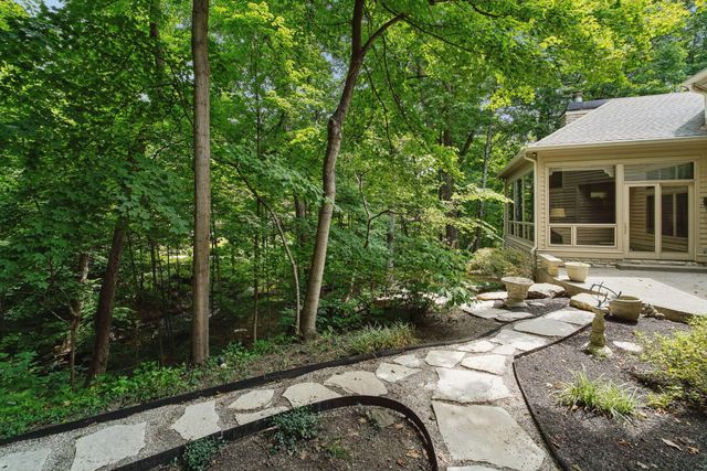 388 Lily Pond Court, Columbus, OH 43230