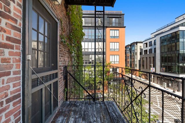 105 W 4th St 3A, Boston, MA 02127