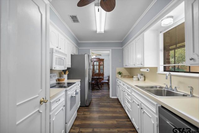 1100 Foxglove Lane, Tyler, TX 75703