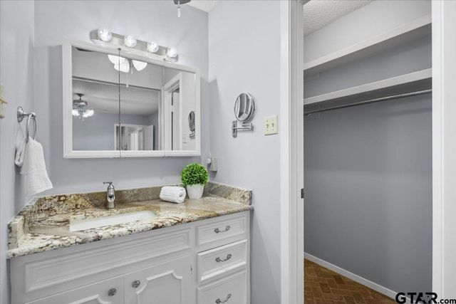1100 Foxglove Lane, Tyler, TX 75703