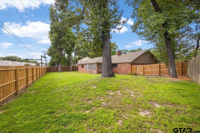 1100 Foxglove Lane, Tyler, TX 75703