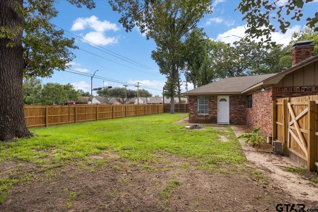1100 Foxglove Lane, Tyler, TX 75703