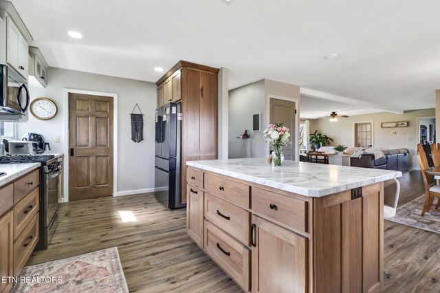 7616 Plateau Rd, Crossville, TN 38571