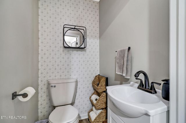 7616 Plateau Rd, Crossville, TN 38571