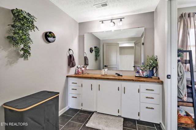 7616 Plateau Rd, Crossville, TN 38571