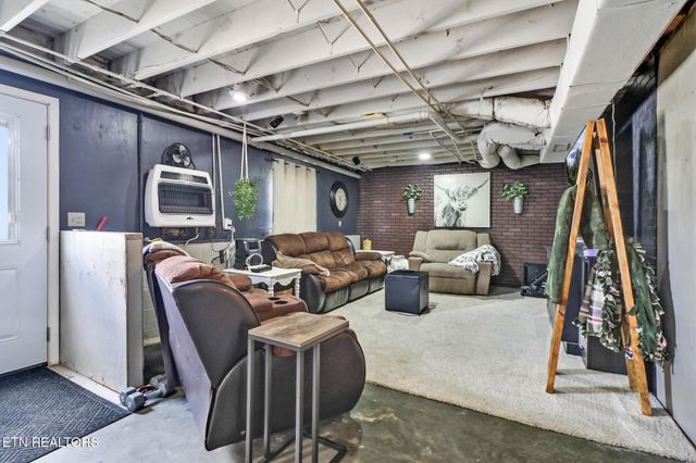 7616 Plateau Rd, Crossville, TN 38571