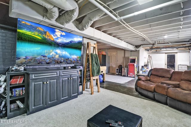 7616 Plateau Rd, Crossville, TN 38571