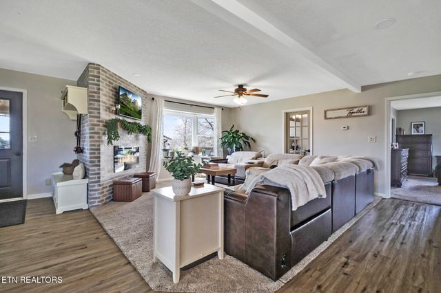 7616 Plateau Rd, Crossville, TN 38571