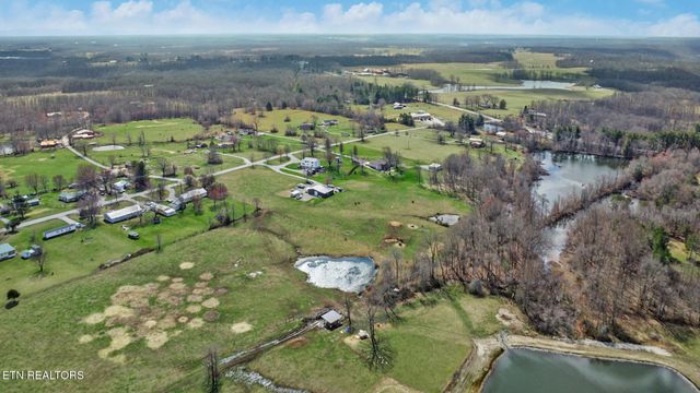 7616 Plateau Rd, Crossville, TN 38571