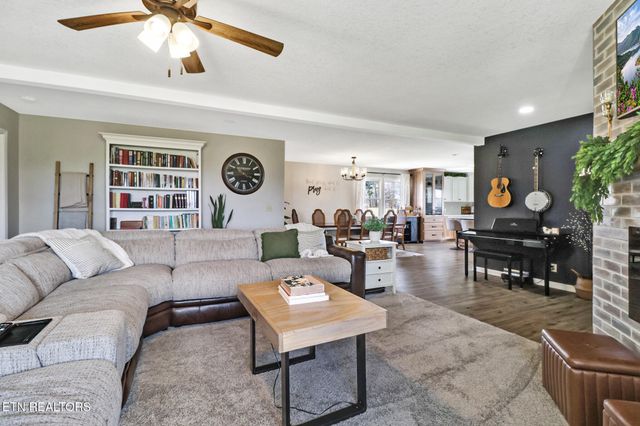 7616 Plateau Rd, Crossville, TN 38571