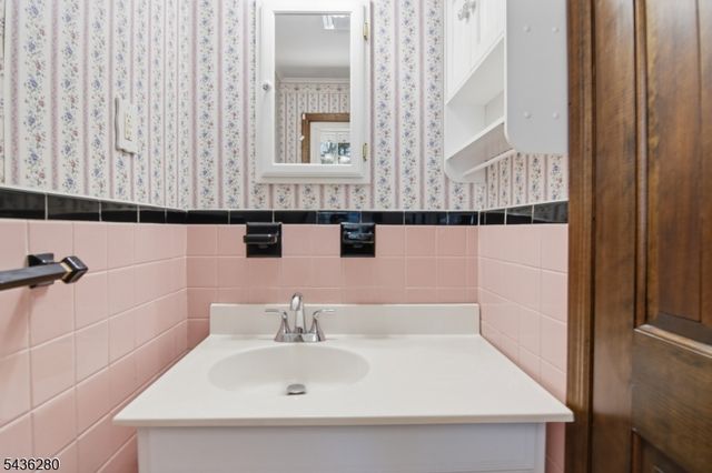 1252 Ringwood Ave, Pompton Lakes Boro, NJ 07442