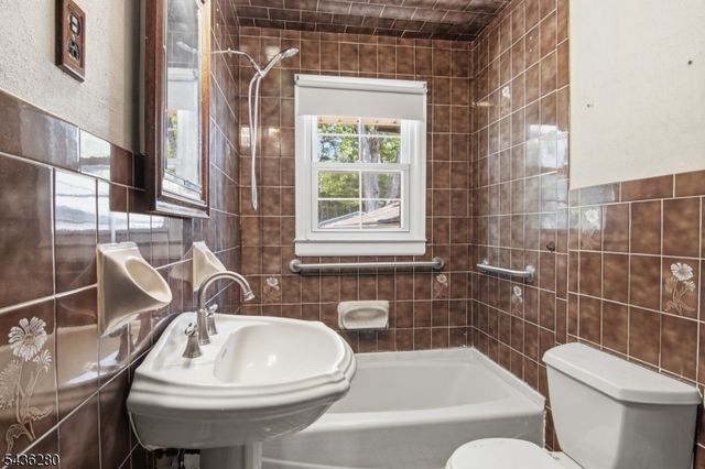 1252 Ringwood Ave, Pompton Lakes Boro, NJ 07442