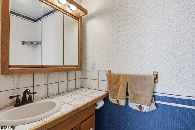 1252 Ringwood Ave, Pompton Lakes Boro, NJ 07442