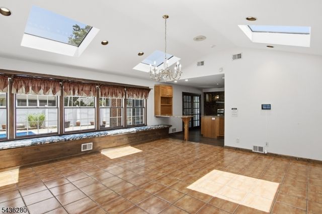 1252 Ringwood Ave, Pompton Lakes Boro, NJ 07442