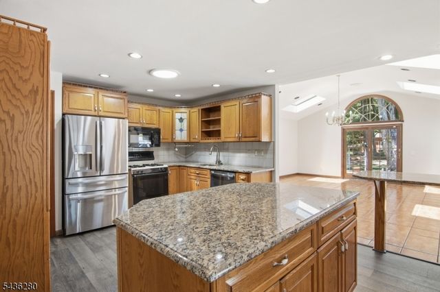 1252 Ringwood Ave, Pompton Lakes Boro, NJ 07442