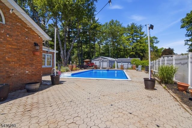 1252 Ringwood Ave, Pompton Lakes Boro, NJ 07442