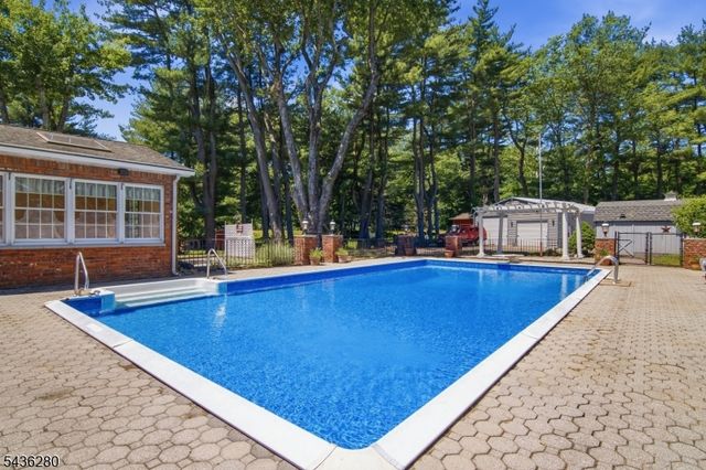 1252 Ringwood Ave, Pompton Lakes Boro, NJ 07442