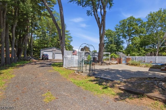 1252 Ringwood Ave, Pompton Lakes Boro, NJ 07442