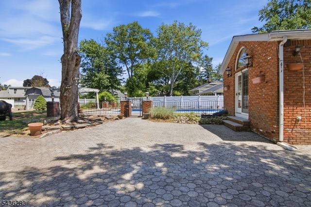 1252 Ringwood Ave, Pompton Lakes Boro, NJ 07442