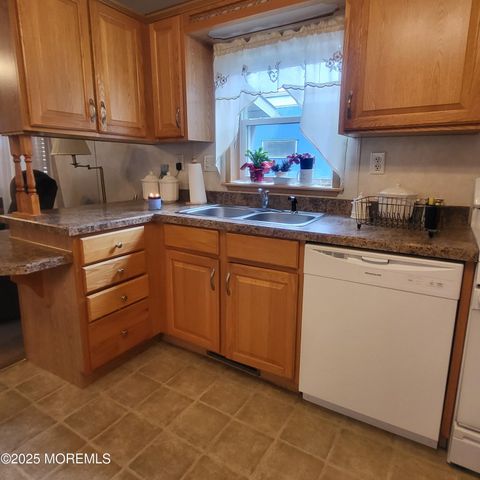 57 Shorehaven Road, Hazlet, NJ 07730