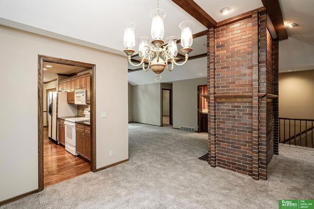 806 N 131 Court, Omaha, NE 68154