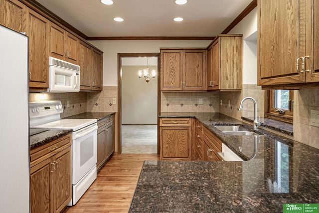 806 N 131 Court, Omaha, NE 68154
