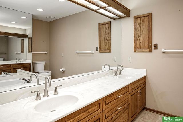 806 N 131 Court, Omaha, NE 68154