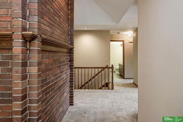 806 N 131 Court, Omaha, NE 68154