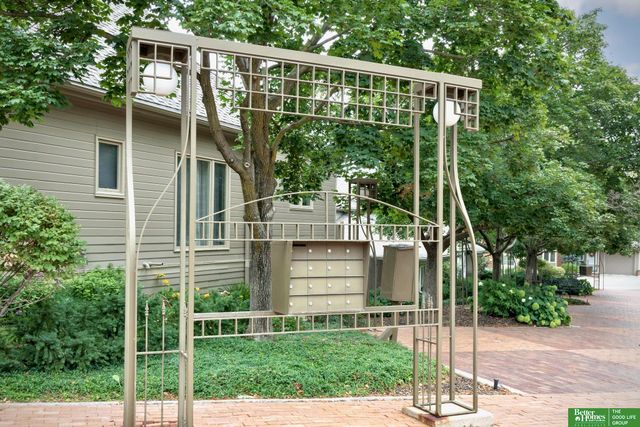 806 N 131 Court, Omaha, NE 68154