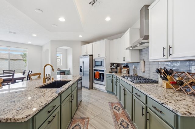 12120 Echo Valley Lane NW, Albuquerque, NM 87120