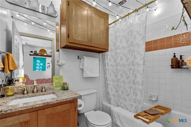 527 W San Antonio Street, San Marcos, TX 78666