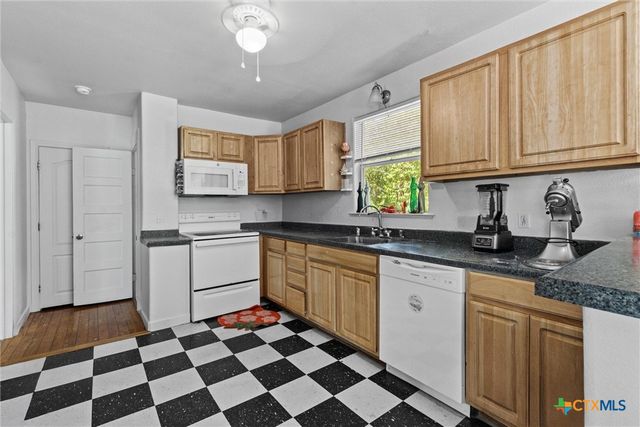 527 W San Antonio Street, San Marcos, TX 78666