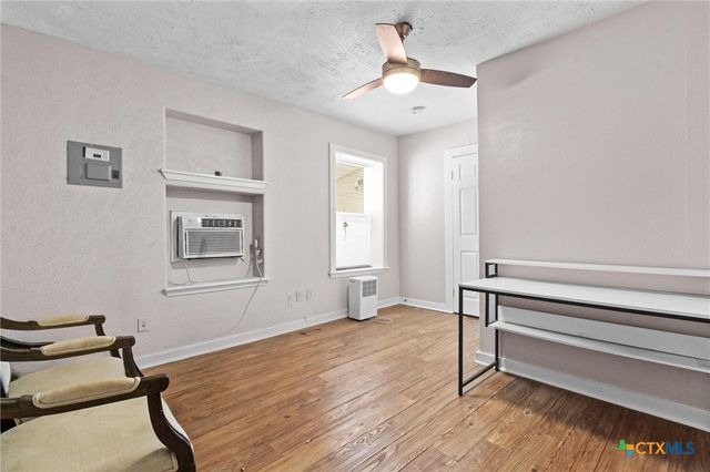 527 W San Antonio Street, San Marcos, TX 78666