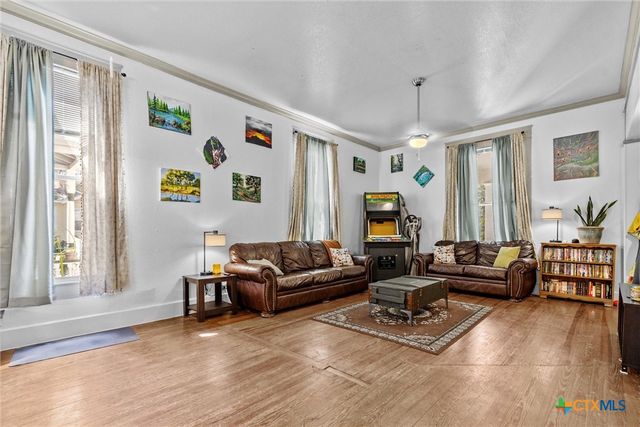 527 W San Antonio Street, San Marcos, TX 78666