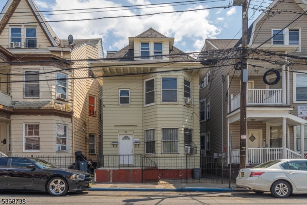 58 Park Ave, Paterson City, NJ 07501