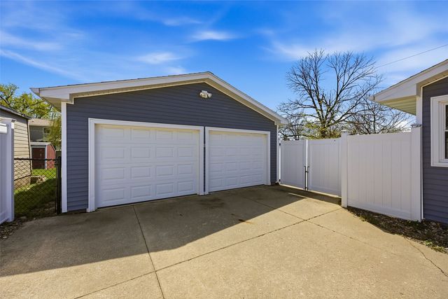 2765 14th Ave, Marion, IA 52302