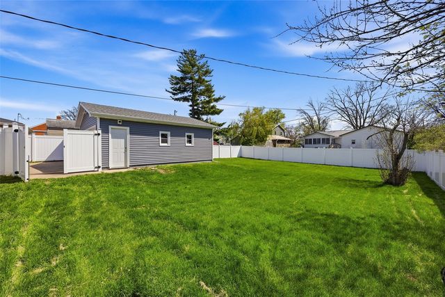 2765 14th Ave, Marion, IA 52302