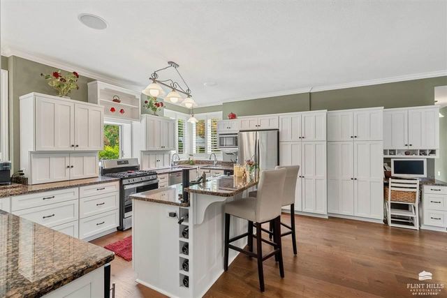 630 S Scenic Drive, Manhattan, KS 66503