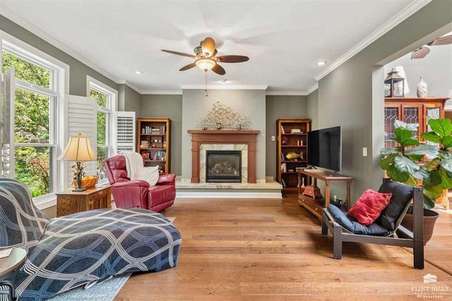 630 S Scenic Drive, Manhattan, KS 66503