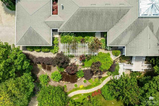 630 S Scenic Drive, Manhattan, KS 66503