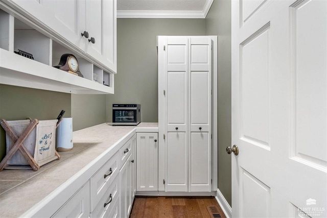 630 S Scenic Drive, Manhattan, KS 66503