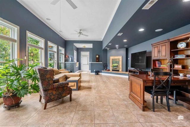 630 S Scenic Drive, Manhattan, KS 66503