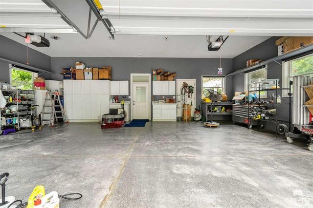 630 S Scenic Drive, Manhattan, KS 66503