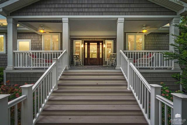 630 S Scenic Drive, Manhattan, KS 66503