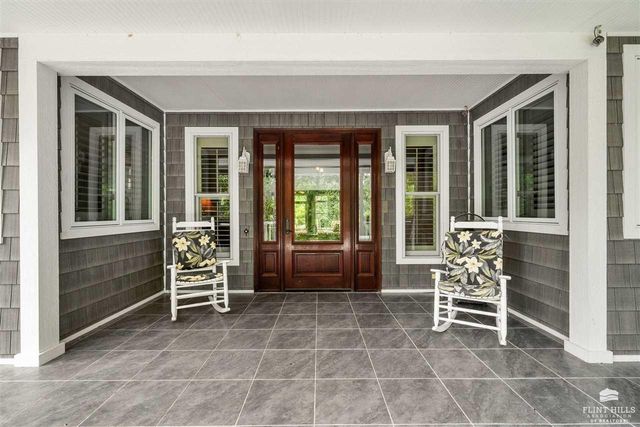 630 S Scenic Drive, Manhattan, KS 66503
