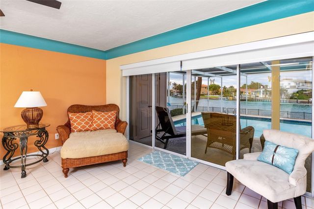 2096 MASSACHUSETTS AVENUE NE, St Petersburg, FL 33703
