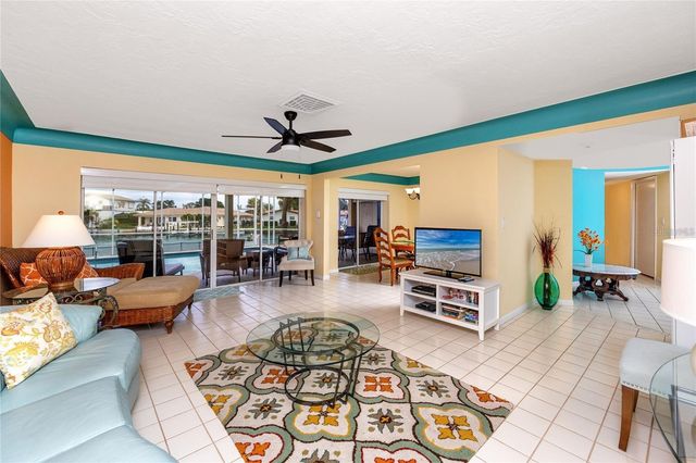 2096 MASSACHUSETTS AVENUE NE, St Petersburg, FL 33703