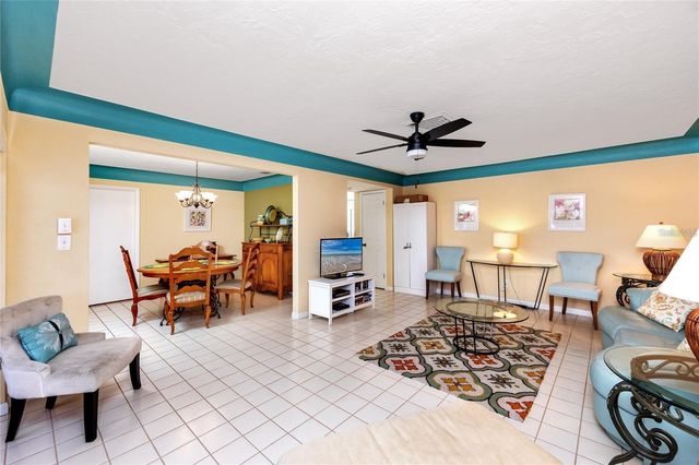 2096 MASSACHUSETTS AVENUE NE, St Petersburg, FL 33703