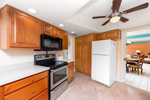 2096 MASSACHUSETTS AVENUE NE, St Petersburg, FL 33703