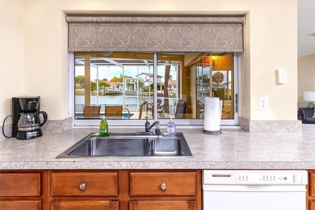 2096 MASSACHUSETTS AVENUE NE, St Petersburg, FL 33703
